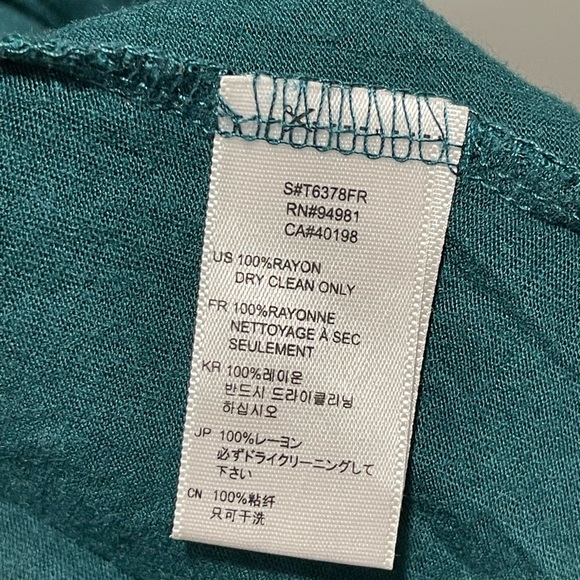 🛑 Teal Short-Sleeved Top with a V-Neck and Beaded Embellishment - Picture 7 of 7